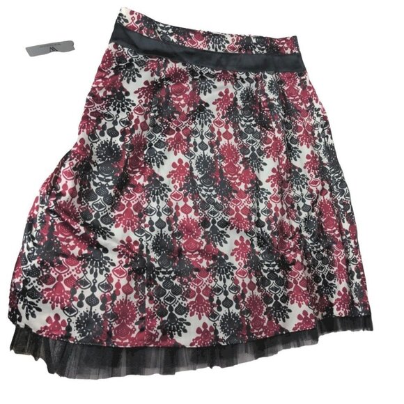 Worthington A Line Pleated Skirt Black Red White Geometric 16 - Picture 3 of 7